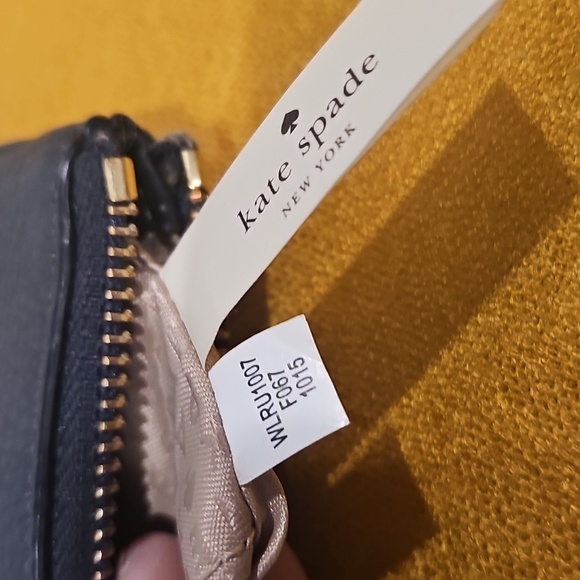 Kate Spade Zippered Chrissy Berkshire Road Wristlet - Gunmetal - Like New - Picture 10 of 11